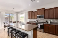 Relaxing stay with FREE heated pool! The Rimrock Retreat