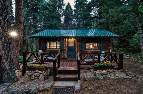 Rustic Cozy Cabin at the Base of Greenhorn Mountain.