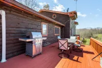3-bdrm Huxley Farmhouse. Formerly Armstrong Farm. Great for skiing and hiking.