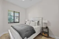 3 Pools, lazy river, walk to 5th ave restaurants! - 3 ดาว