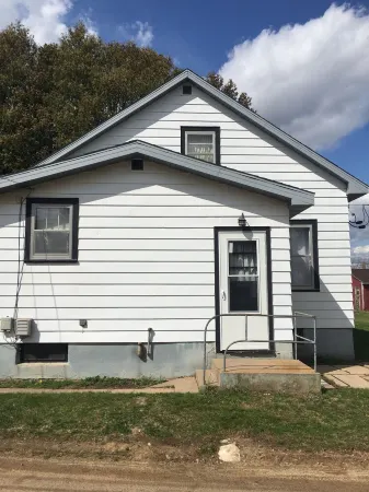 Cozy 2BR Mid Modern home in the Heart of Chisholm MN, homey, vintage stay. Отели в г. Чизолм