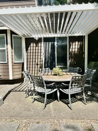 Grand Entryway Vaulted ceiling near Nike Intel 7 beds w/ 10% Discount for 7 Days Отели рядом с достопримечательностью «Хокс Вью Уинери»