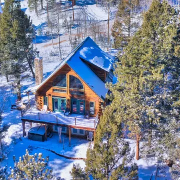 LOG CABIN w/Mtn View, Hot Tub, & Fireplace!
