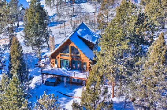 LOG CABIN w/Mtn View, Hot Tub, & Fireplace!