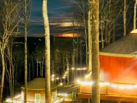 Windsong yurt, in the treetops, hottub on the top deck, pet friendly, stargazing Hotels in Piper Gap