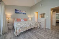 Fun-clean-family-canal front 3-2.5 condo Boat&Shop fish from the back porch!