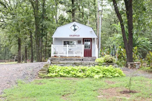 Little House in the Pine Woods Hotels in Le Flore County