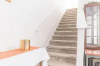 A cozy home near miles of trails, playgrounds, and 22 Acre Central Park.