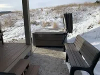 Great location with view and private hot tub!  Well-equipped 3 bedroom.