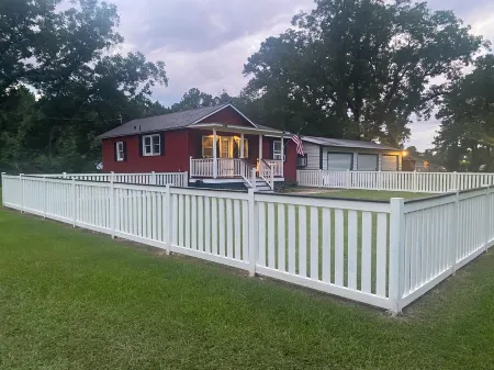 Pet friendly country cottage with large fenced-in yard & horses on property