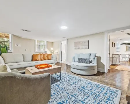 Urban Escape: 5BR Retreat Hotels in Decatur