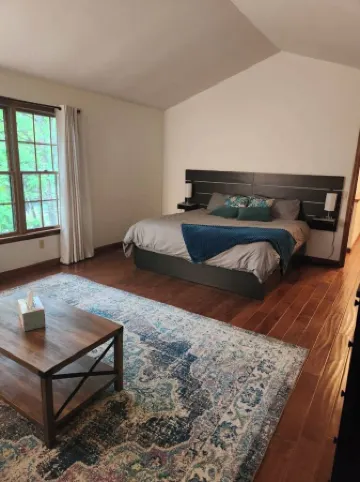 Centrally located retreat in Massanutten Resort. Hot tub and game room!