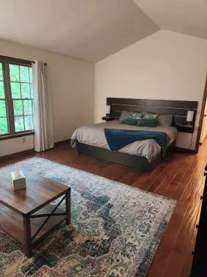 Centrally located retreat in Massanutten Resort. Hot tub and game room!