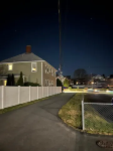 Relax with family or friends to this elegant apartment in the heart of Waltham