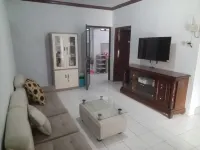 Tiara Homestay Hotels in Beber