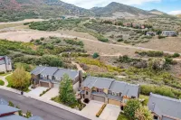 Escape the Heat! Minutes from the Lake with Stunning Mountain Views. - واي فاي