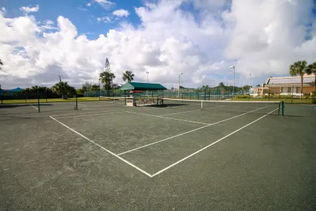 2br Condo on Park with walking access to the beach.