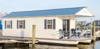 NEW Houseboat - 2 Bedrooms - Great Location & Views