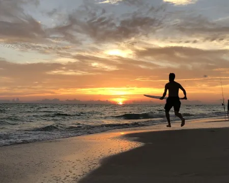 PRIVATE HEATED POOL! 150 Steps to Beach! No property management fees! Отели в г. Холмс Бич