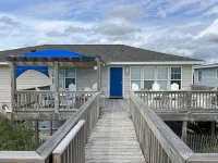 ALL'S WELL at this Beautiful, Ocean-Front Oasis