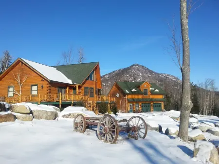 Cozy Adirondack Ski Cabin