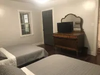 CLOSE TO ARK, SPARKLING CLEAN, BIG FAMILIES, CABLE, KING BED, BACK YARD