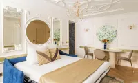 TRANQUIL LUXURY LIVING NEAR NOTRE DAME: RUE DES BOULANGERS, PARISIAN ICON Hotels in Paris