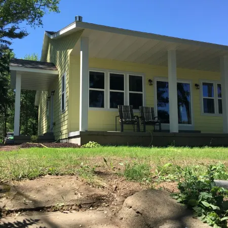 Sunflower House on Lake Wissota