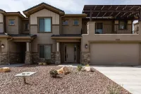 Large Luxury Townhouse | Huge Pool/Spa | 24 Guest