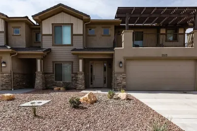 Large Luxury Townhouse | Huge Pool/Spa | 24 Guest