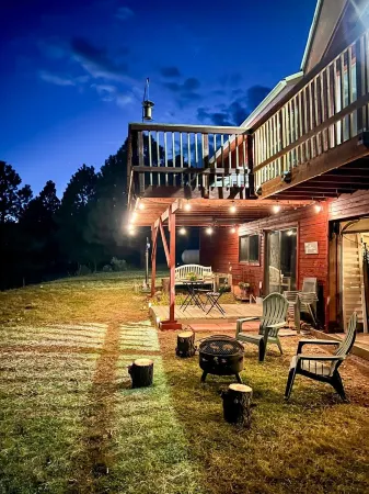 INDEP.CLOSE TO SKI/REMODELED CHALET ON XL LOT W VIEWS OF SKI RESORT &MOUNTAINS