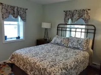 Lakefront Fall Foliage in New England Just 2 Hours from NYC Hotel a Sharon