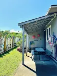 Quaint COTTAGE ~ Walk To Coffee shop, nearby Road to Hana & Haleakala
