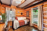 Chic Boho Cabin in the Trees!