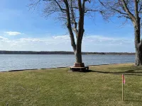 Cozy Chippewa Lake Ranch just steps from the lake! Kayaks and SUPs Private beach