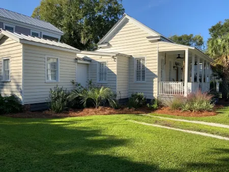 Historic Home Located in historic district of  Beaufort, SC