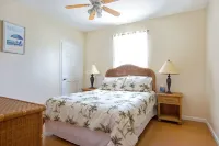 Palmway Tropical Oasis - Heated Pool, Beach & Golf Hotels near Lake Worth Beach