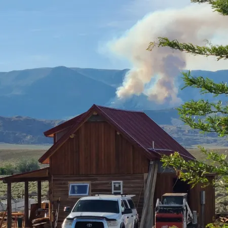 Log Cabin Sleeps 2-7  Base of Beartooth Mtn Near Cody WY & Yellowstone Natl Park