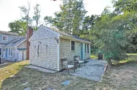 Cozy Truro Cottage pet friendly and close to the beach!
