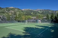 懷俄明傑克遜霍爾黃石和大提頓國家公園山坡滑雪公寓(Jackson Hole WY Yellowstone & Grand Teton National Parks Mountainside Ski Condo)