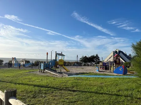 Bélicine, seafront apartment for 5 people