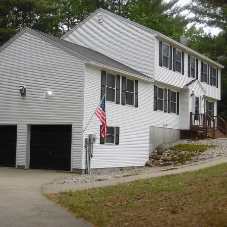 Spacious North Conway Retreat, Sleeps 11, Game Room & Deck