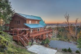 Gorgeous 4-Bedroom Island Retreat With Island/ Water Views; Sleeps 12