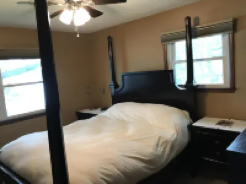 Sandy Beach, Level Lot, 4Br 2BA, 110' Shore, 2-Miles to Alexandria-License #1802 Hotels in La Grand Township