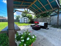 Family&Dog Friendly Home w/fenced yard 5min walk to town 7min drive to SPI Beach Hotels in Port Isabel