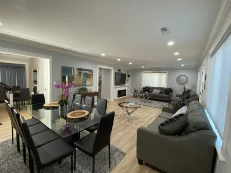 Sparkling Clean Newly Built Luxury Ocean View 5 BR/3 BA Near SF/SFO+Free Parking