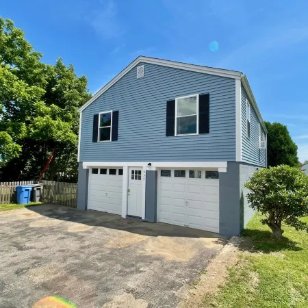 ~2.5mi to Beaches & Downtown Newport - Private Apartment