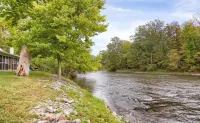 Waterfront Cottage with Hot Tub, & Fire Pit. Pet Friendly.