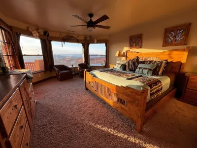 KOKOPELLI HOUSE-Enchanting/Luxurious Desert Southwestern Home w/Panoramic views!