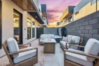 The Gathering Place l Private Spa l Sleeps 12